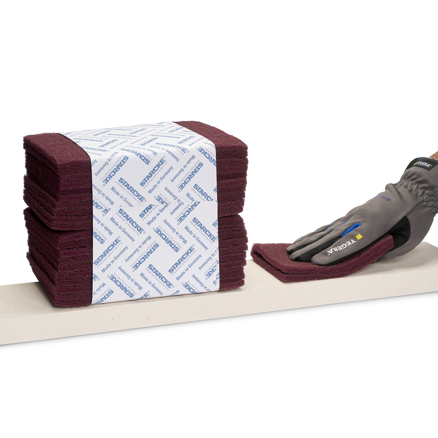 Rote Pads mit Banderole und Hand die schleift.
